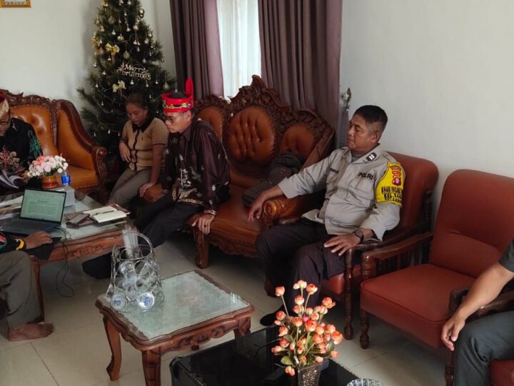 Bhabinkamtibmas Kelurahan Sabaru Mediasi Kesalahpahaman Antarwarga Secara Humanis