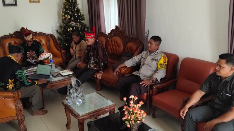 Bhabinkamtibmas Kelurahan Sabaru Mediasi Kesalahpahaman Antarwarga Secara Humanis