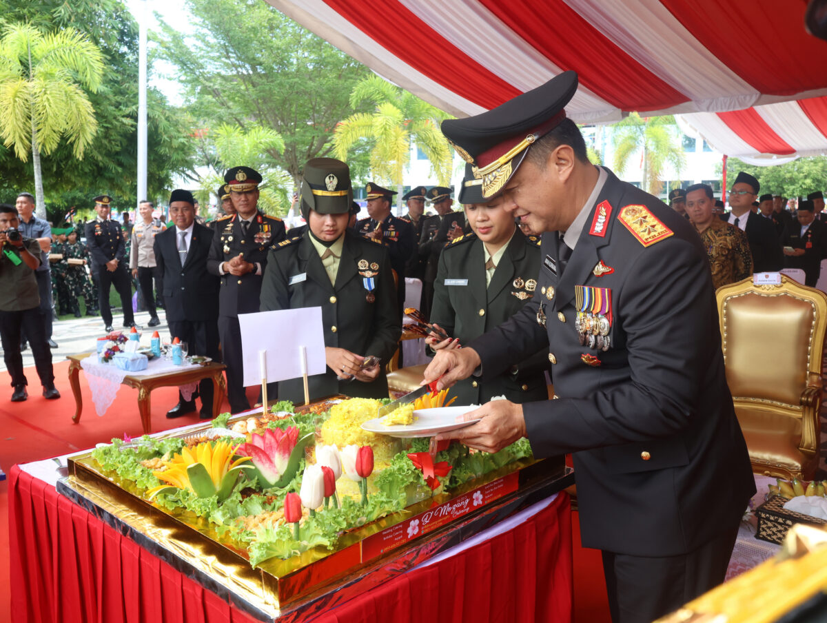 Perkuat Sinergitas, Kapolda Kalteng Hadiri Upacara Parade HUT TNI ke-80 di Kantor Gubernur