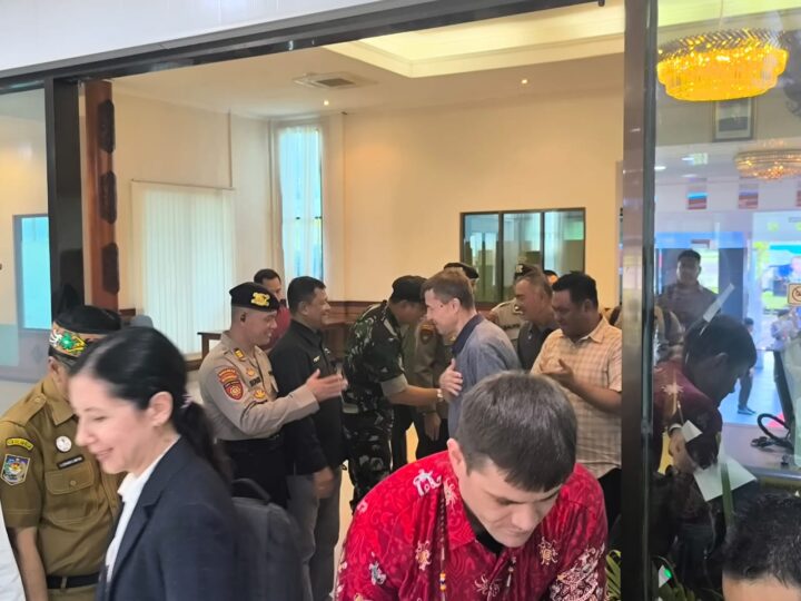 Satpamobvit Polresta Palangka Raya Jaga Keamanan Keberangkatan Rombongan Dubes Rusia