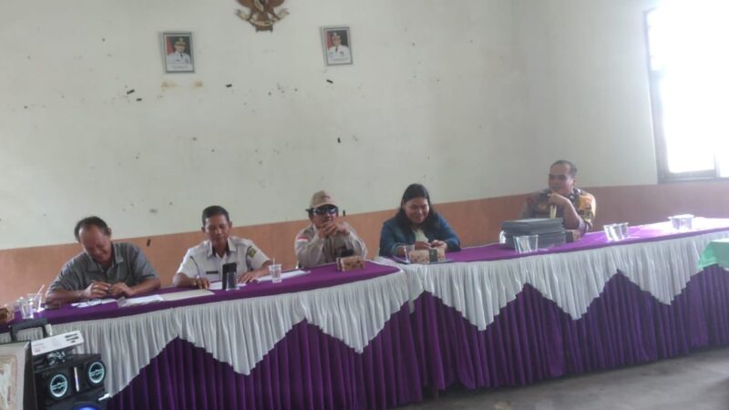 Bhabinkamtibmas Tangkiling Hadiri Rapat Percepatan Kegiatan Koperasi Merah Putih