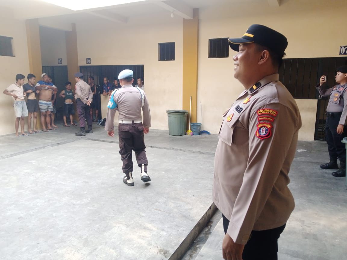 Setelah Serah Terima, Pamapta I SPKT Polresta Palangka Raya Cek Tahanan di Rutan