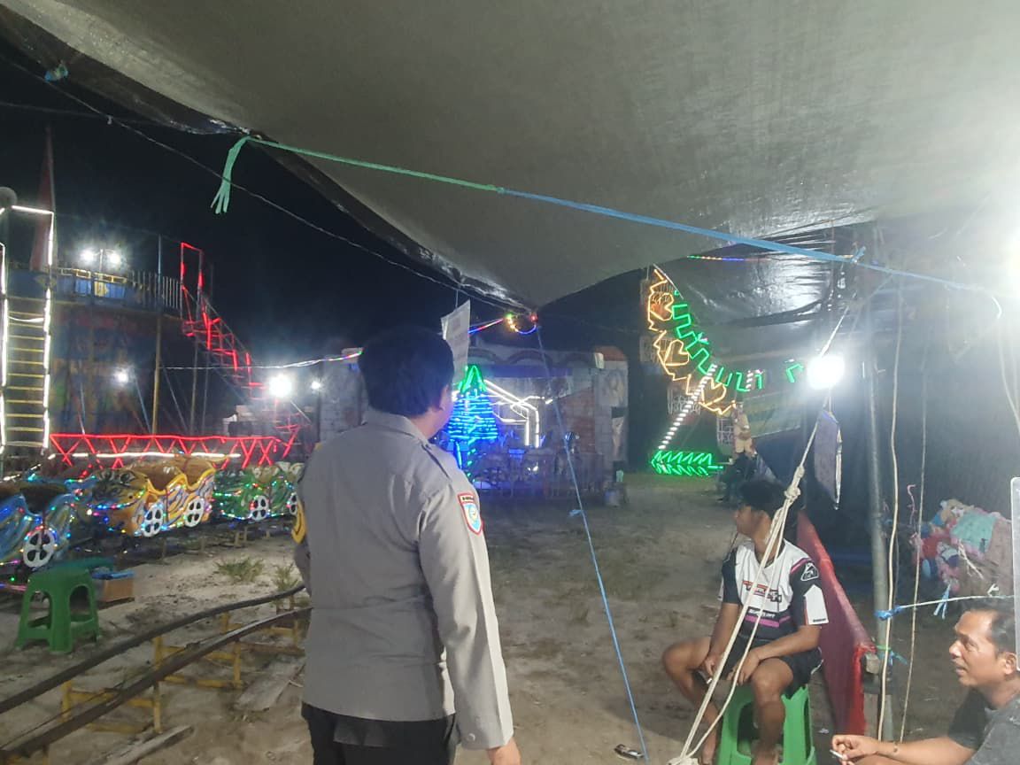 Personel Polsek Rakumpit Sambangi Pasar Malam, Wujudkan Rasa Aman bagi Warga