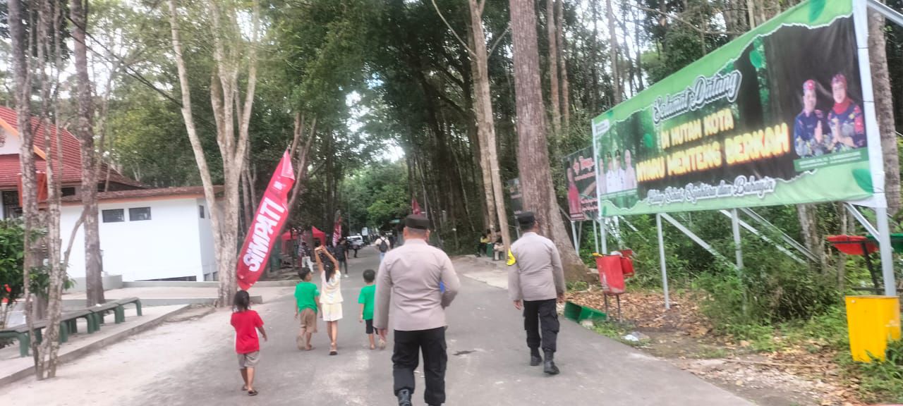 Piket Polsek Bukit Batu Pastikan Keamanan di Objek Wisata Kota Hutan Nyaru Menteng Berkah
