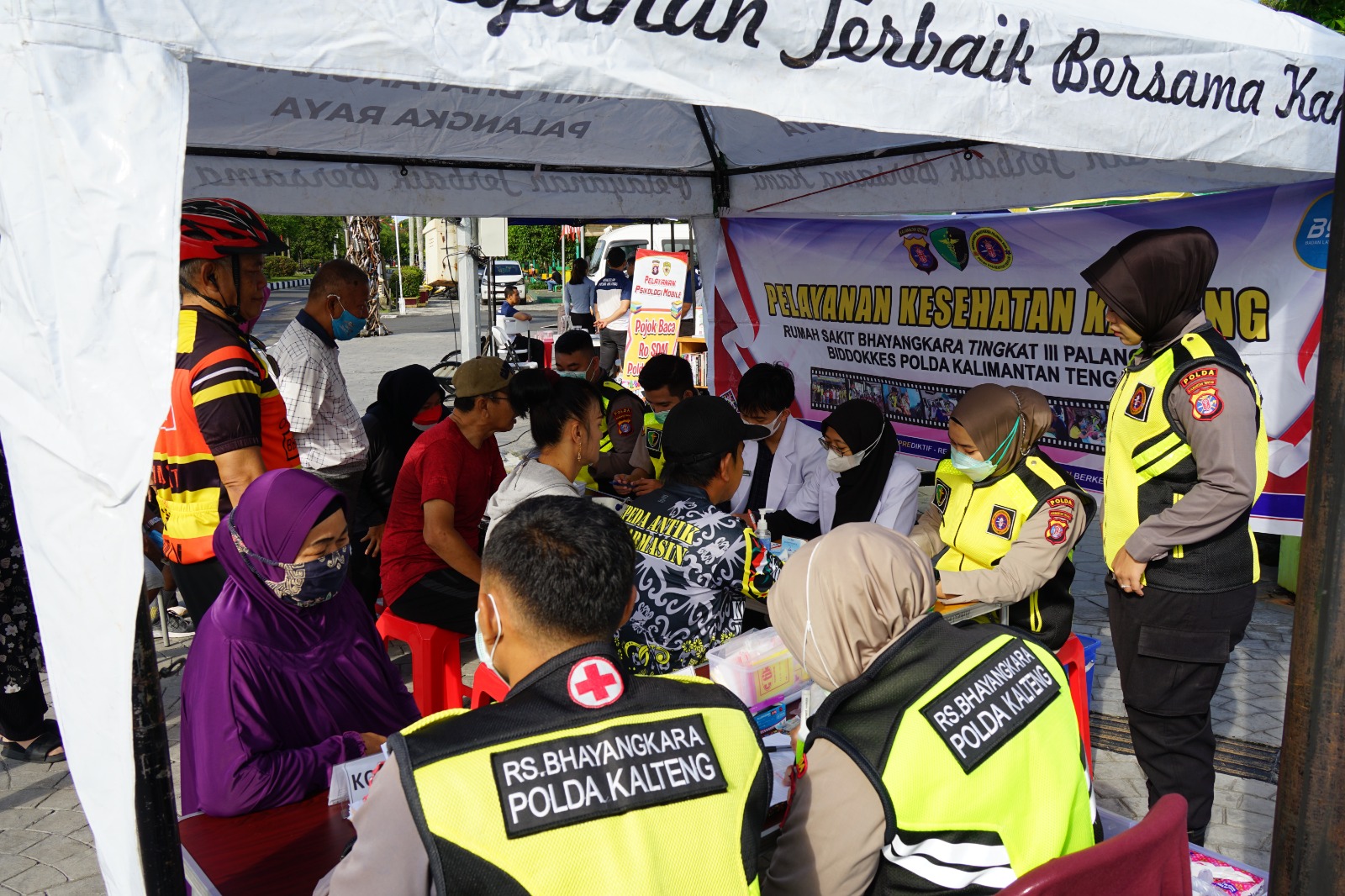 Wujud Kepedulian Kesehatan, Rumkit Bhayangkara Polda Kalteng Layani Pemeriksaan Gratis di CFD Palangka Raya