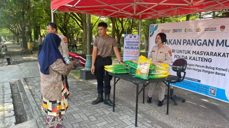 Bantu Masyarakat Dapatkan Beras Murah, Ditbinmas Polda Kalteng Kembali  Salurkan Beras SPHP di Jalan Yos Sudarso Palangka Raya