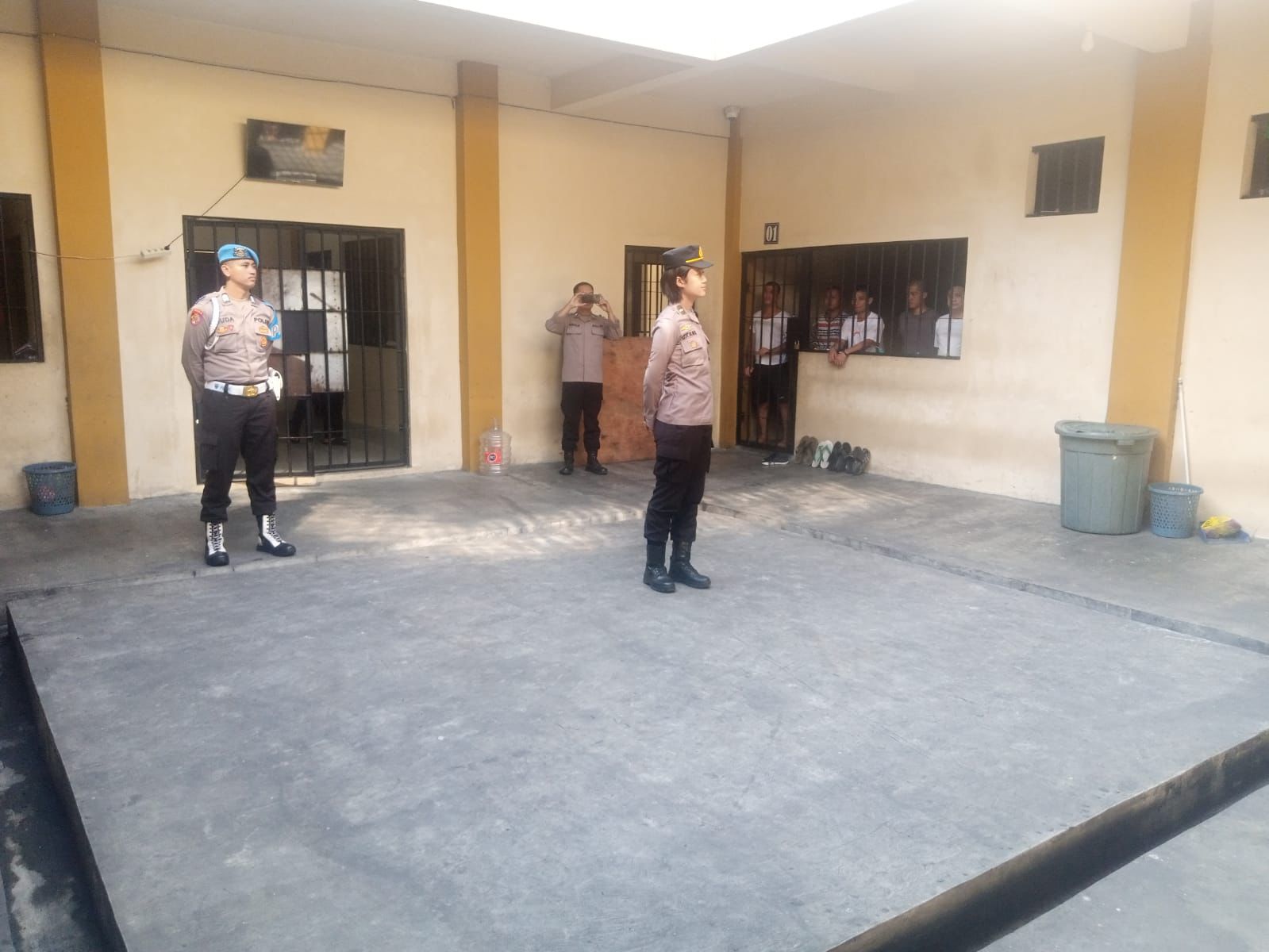 Selesai Serah Terima, Pamapta III SPKT Polresta Palangka Raya Lakukan Pengecekan Tahanan di Rutan