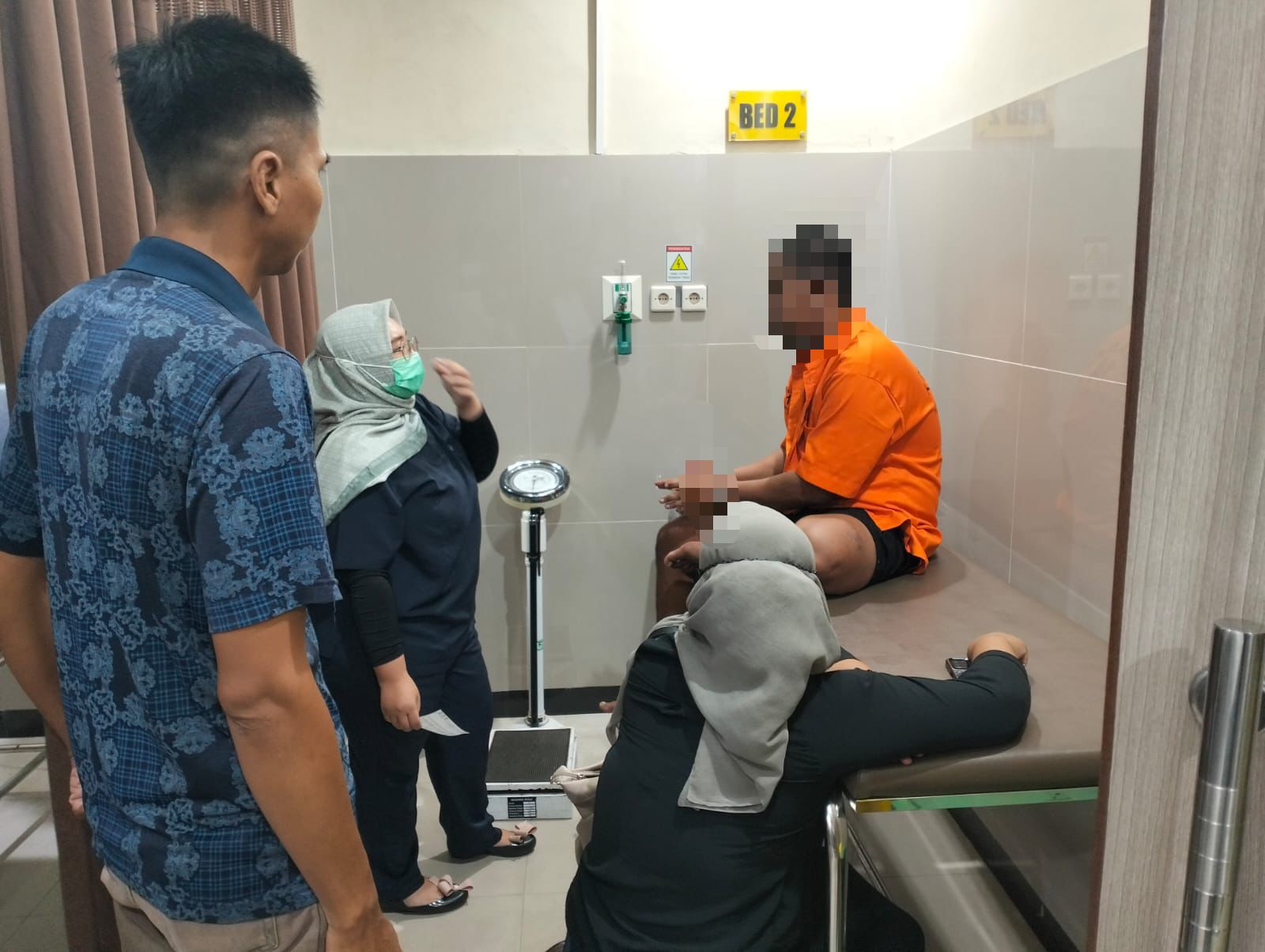 Sattahti Polresta Palangka Raya Lakukan Pemeriksaan Kesehatan Tahanan yang Alami Keluhan Sakit
