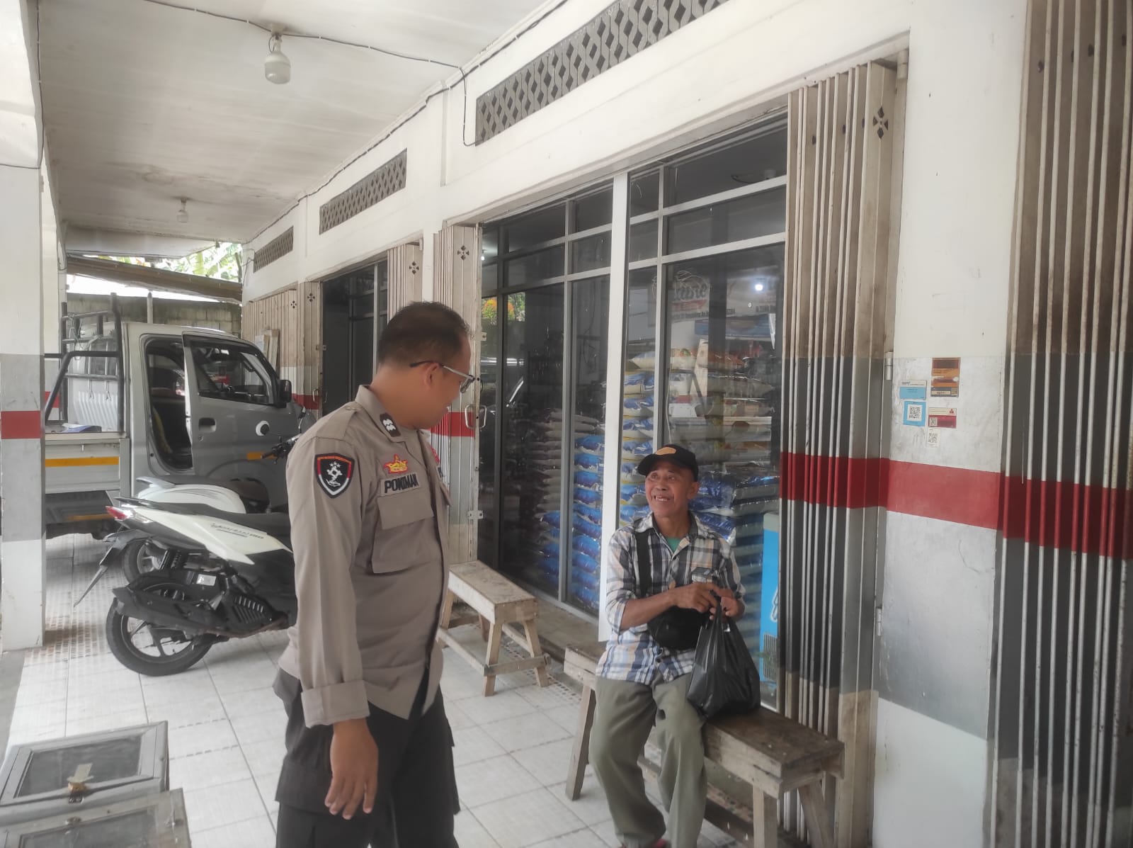 Patroli Sambang Polsek Bukit Batu Wujudkan Keamanan dan Kedekatan dengan Warga