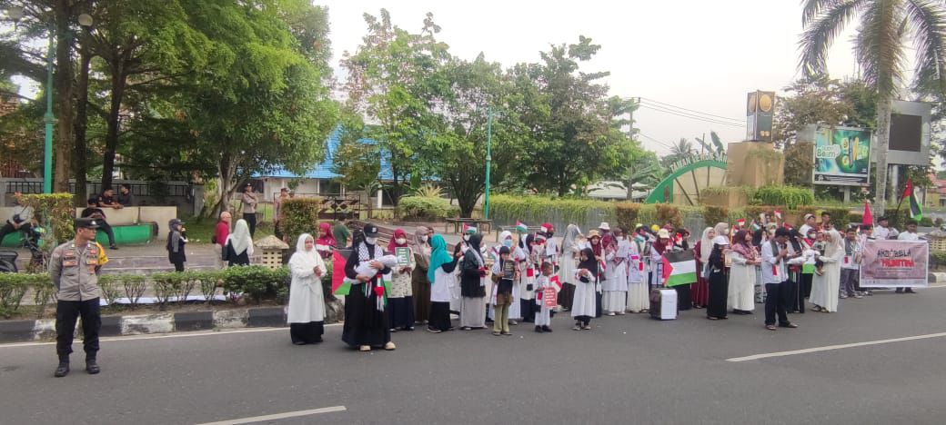 Polresta Palangka Raya Amankan Aksi Solidaritas Bela Palestina di Kawasan CFD Yos Sudarso