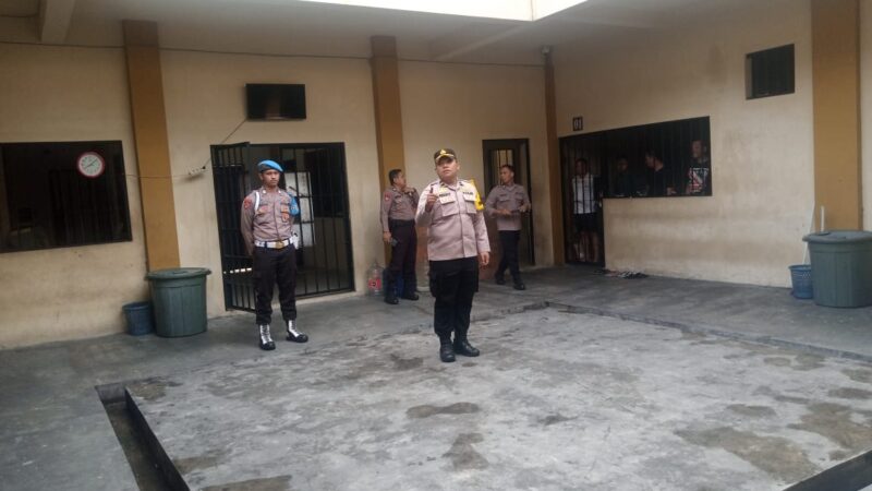 Cegah Gangguan Keamanan, SPKT Polresta Palangka Raya Rutin Lakukan Kontrol Ruang Tahanan