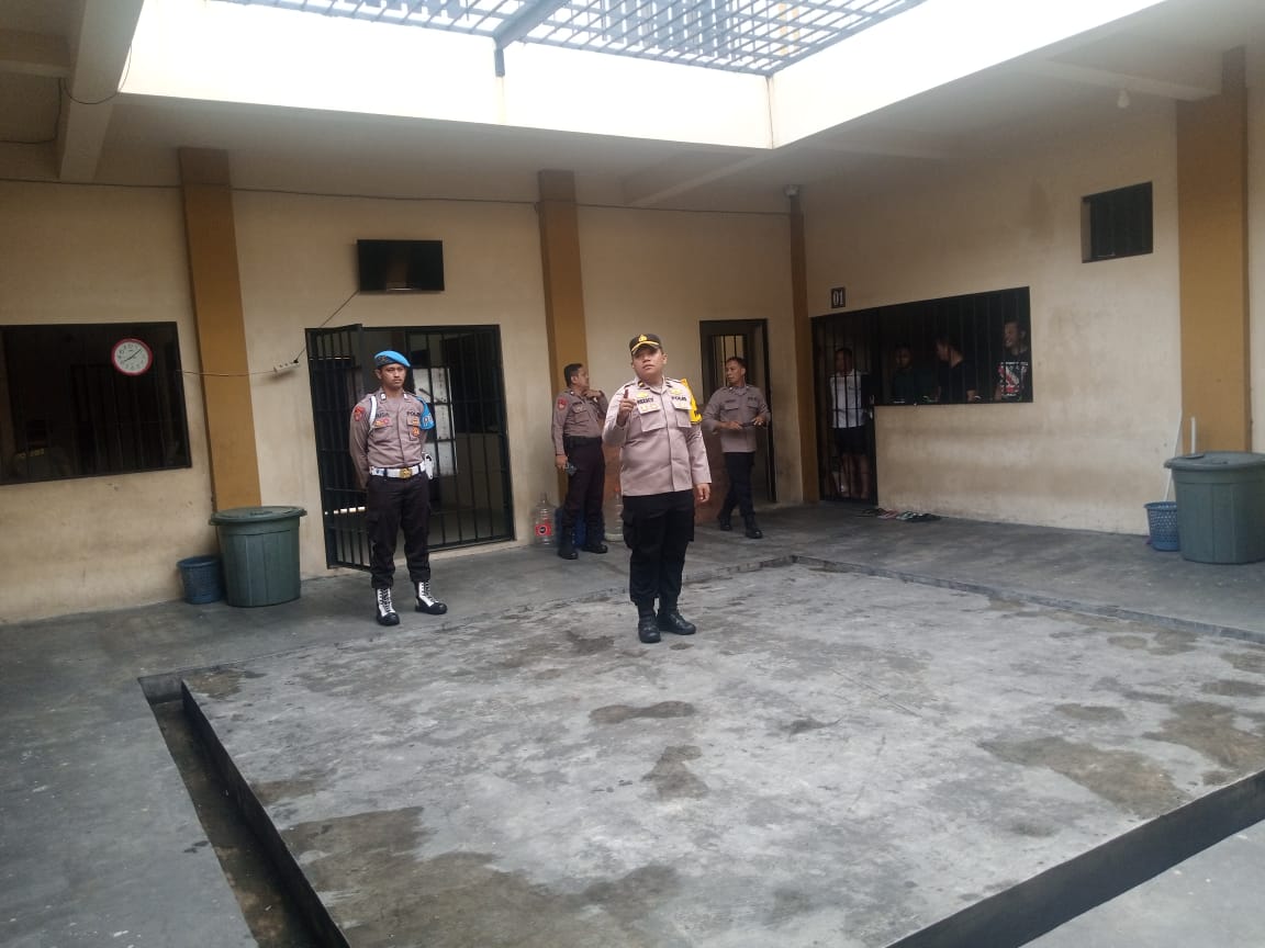 Cegah Gangguan Keamanan, SPKT Polresta Palangka Raya Rutin Lakukan Kontrol Ruang Tahanan