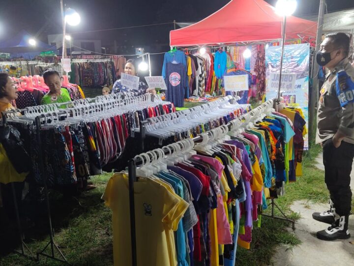 Berikan Rasa Aman, Polsek Sabangau Sharing Kamtibmas di Pasar Rakyat