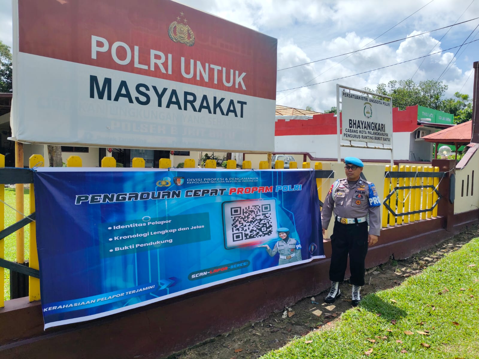 Polsek Bukit Batu Sosialisasikan Layanan Pengaduan Propam Polri di Kantor Kecamatan dan Kelurahan