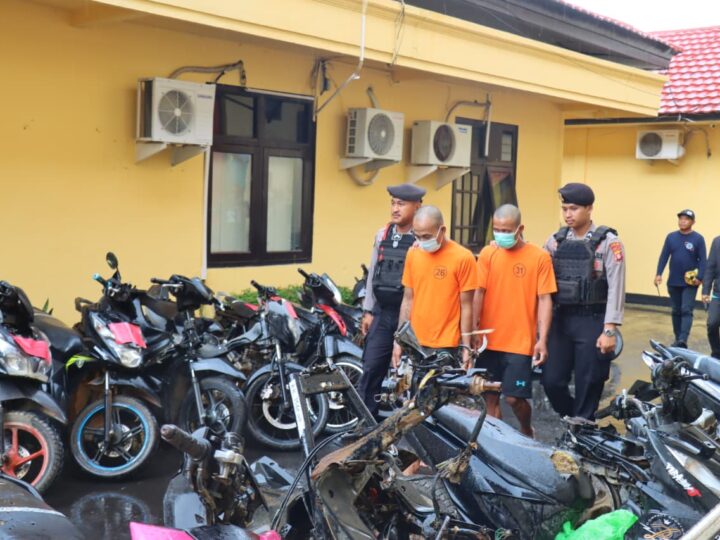Nekat Curi Puluhan Motor, Dua Pria Tampan Ini Digelandang Ke Mapolres Kobar