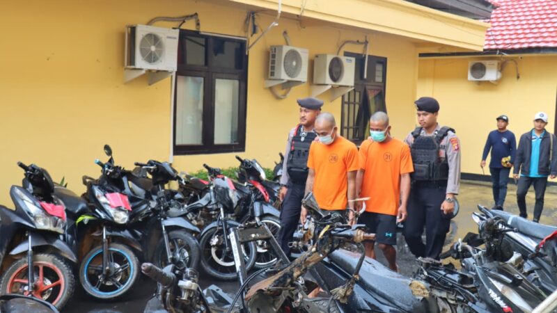 Nekat Curi Puluhan Motor, Dua Pria Tampan Ini Digelandang Ke Mapolres Kobar