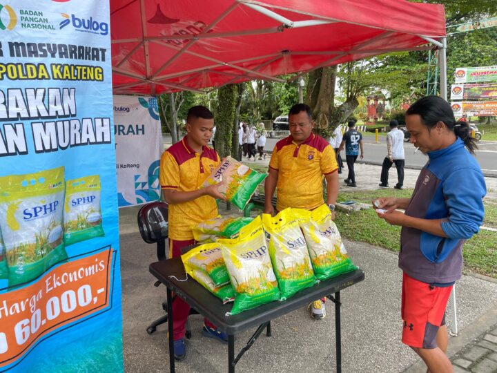 Program Gerakan Pangan Murah, 37 Sak Beras SPHP Disalurkan Ditbinmas Polda Kalteng ke Masyarakat