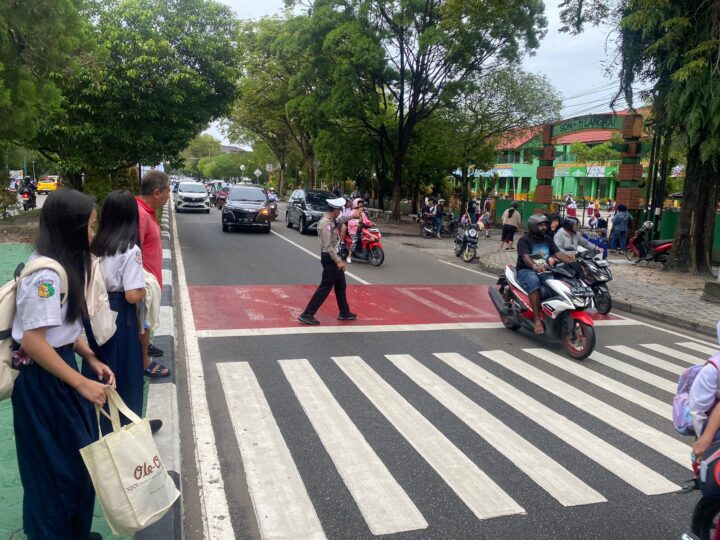 Satlantas Polresta Palangka Raya Hadir di Kawasan Sekolah, Berikan Rasa Aman bagi Pelajar