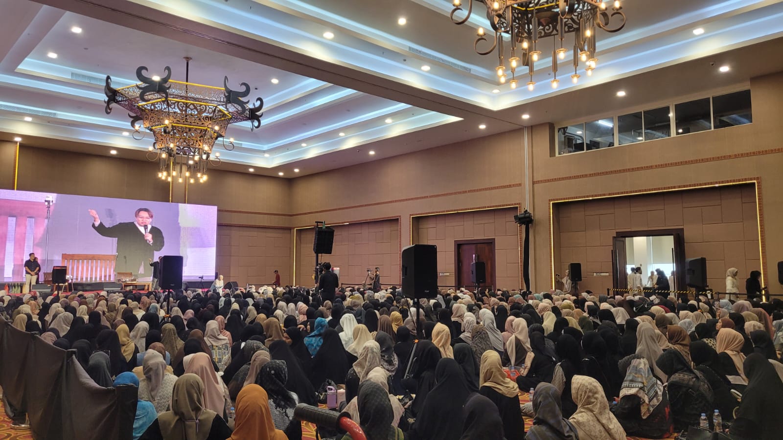 Polresta Palangka Raya Berikan Rasa Aman pada Kegiatan Sharing Time Bersama Ustadz Hanan Attaki