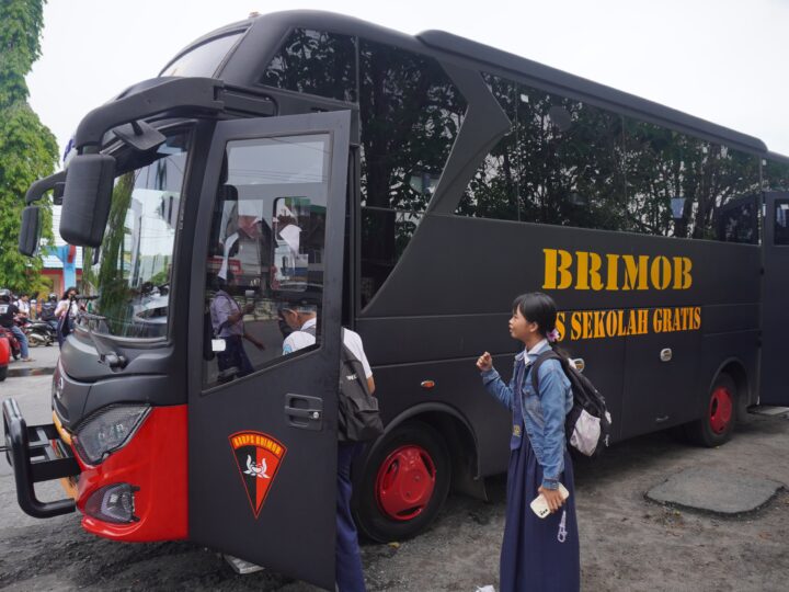 Brimob Kalteng Luncurkan Program Bus Sekolah Gratis, Wujud Kepedulian terhadap Pendidikan dan Keselamatan Anak