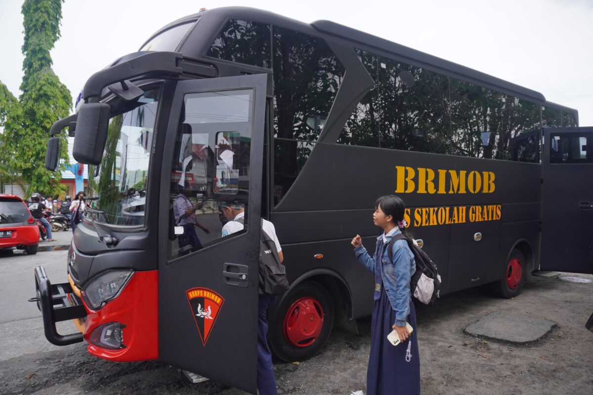 Brimob Kalteng Luncurkan Program Bus Sekolah Gratis, Wujud Kepedulian terhadap Pendidikan dan Keselamatan Anak
