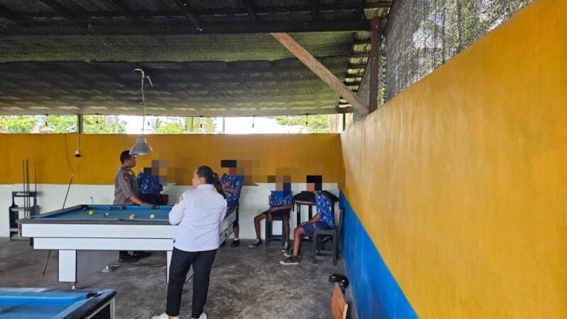 Polsek Bukit Batu Bersama Pihak Sekolah Tertibkan Siswa yang Bolos Sekolah