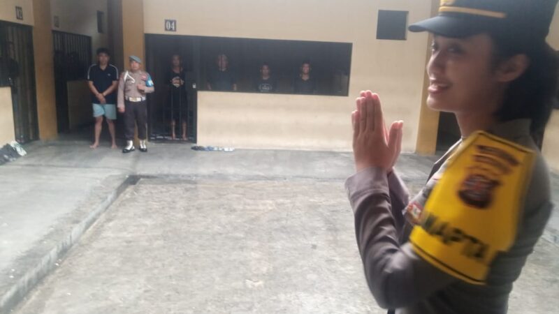 Pastikan Kondisi Aman, SPKT Polresta Palangka Raya Lakukan Pengecekan Rutin di Ruang Tahanan