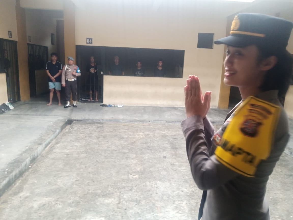 Pastikan Kondisi Aman, SPKT Polresta Palangka Raya Lakukan Pengecekan Rutin di Ruang Tahanan