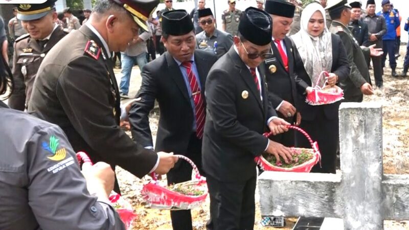 Bupati Heriyus Pimpin Upacara Ziarah di Taman Makam Pahlawan
