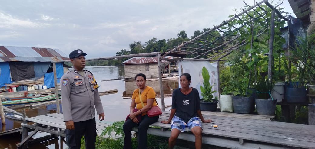 Polsek Rakumpit Kunjungan ke Warga Petuk Barunai untuk Tingkatkan Kewaspadaannya
