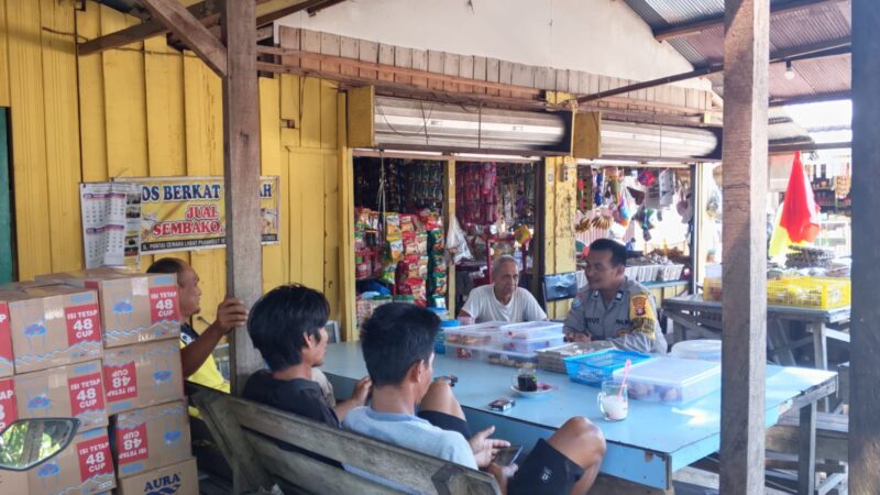 Bhabinkamtibmas Pahandut Seberang Sambang Warga, Sampaikan Pesan Kamtibmas