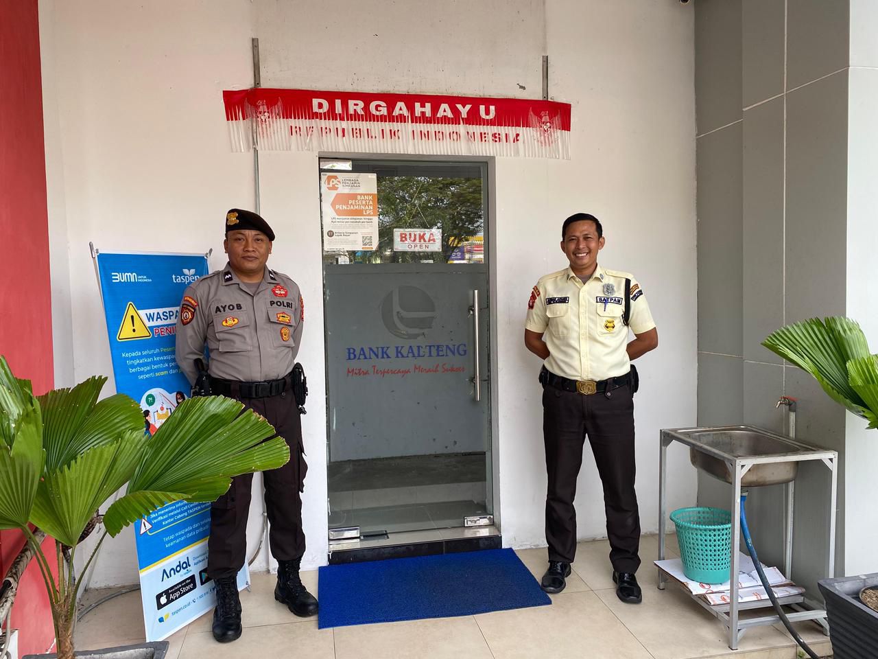 Satpamobvit Polresta Palangka Raya Laksanakan Pengamanan pada Kantor Perbankan