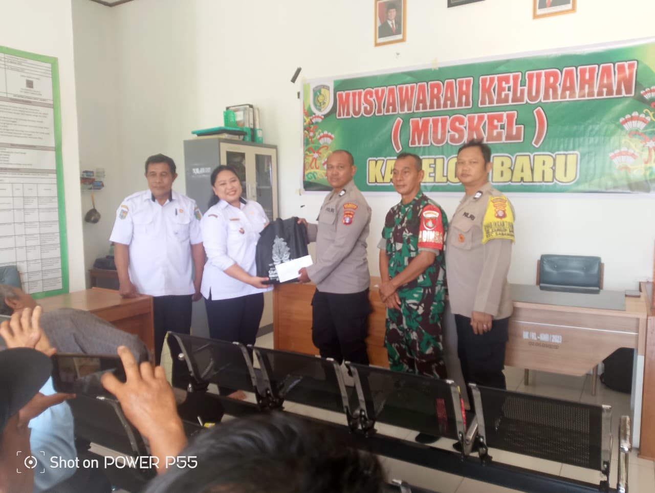 Bhabinkamtibmas Sabangau Hadiri Musyawarah Kelurahan Kameloh Baru Bahas Validasi Data BPJS