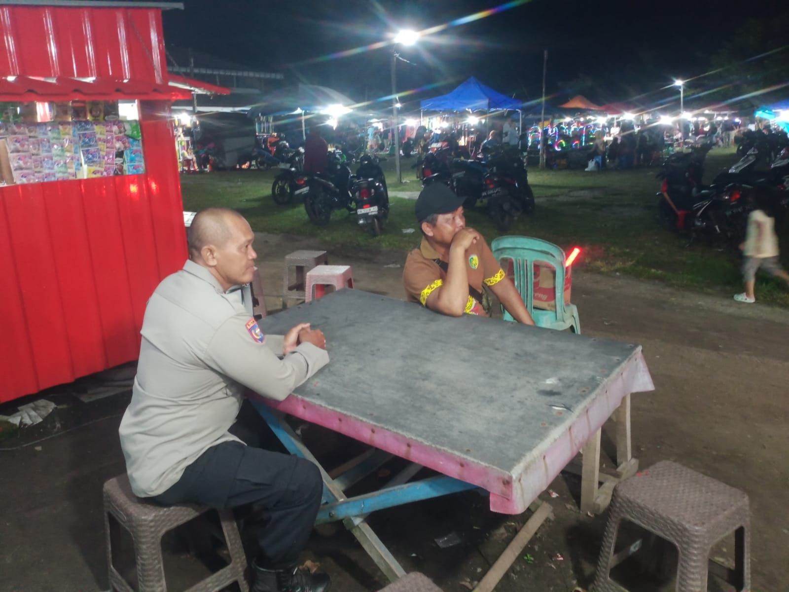 Demi Rasa Aman, Polsek Sabangau Sharing Kamtibmas di Pasar Rakyat Kalampangan