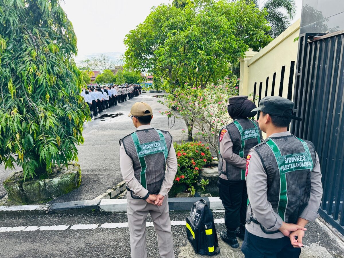 Sidokkes Polresta Palangka Raya Laksanakan Layanan Kesehatan Lapangan Saat Upacara Hari Pahlawan