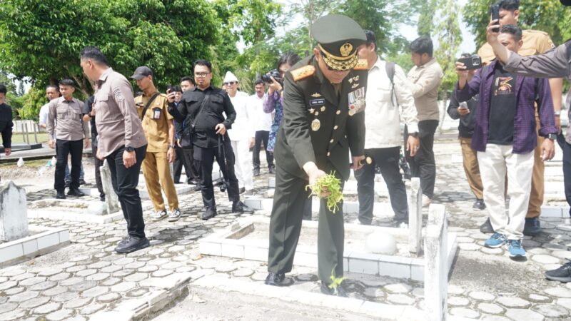 Pangdam XXII/TB Pimpin Langsung Ziarah Rombongan Peringatan Hari Pahlawan Ke-80 di Banjarbaru