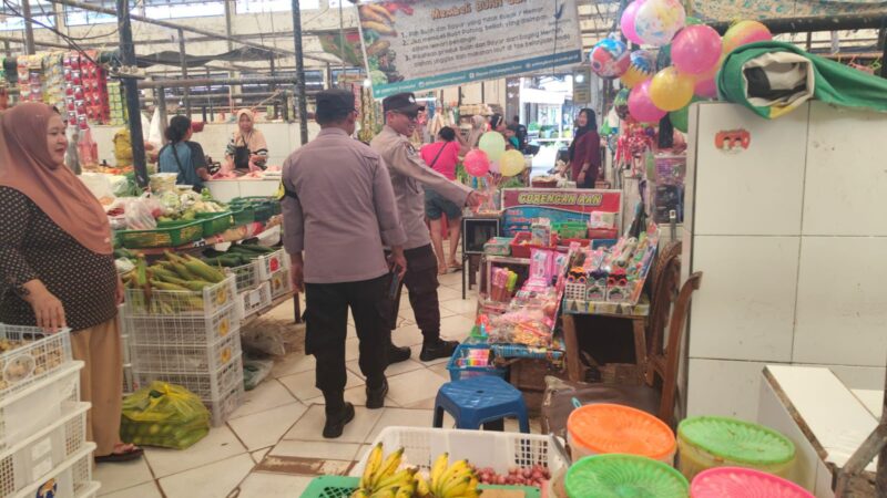 Polsek Bukit Batu Gelar Patroli Sambang ke Pasar Rakyat Tangkiling