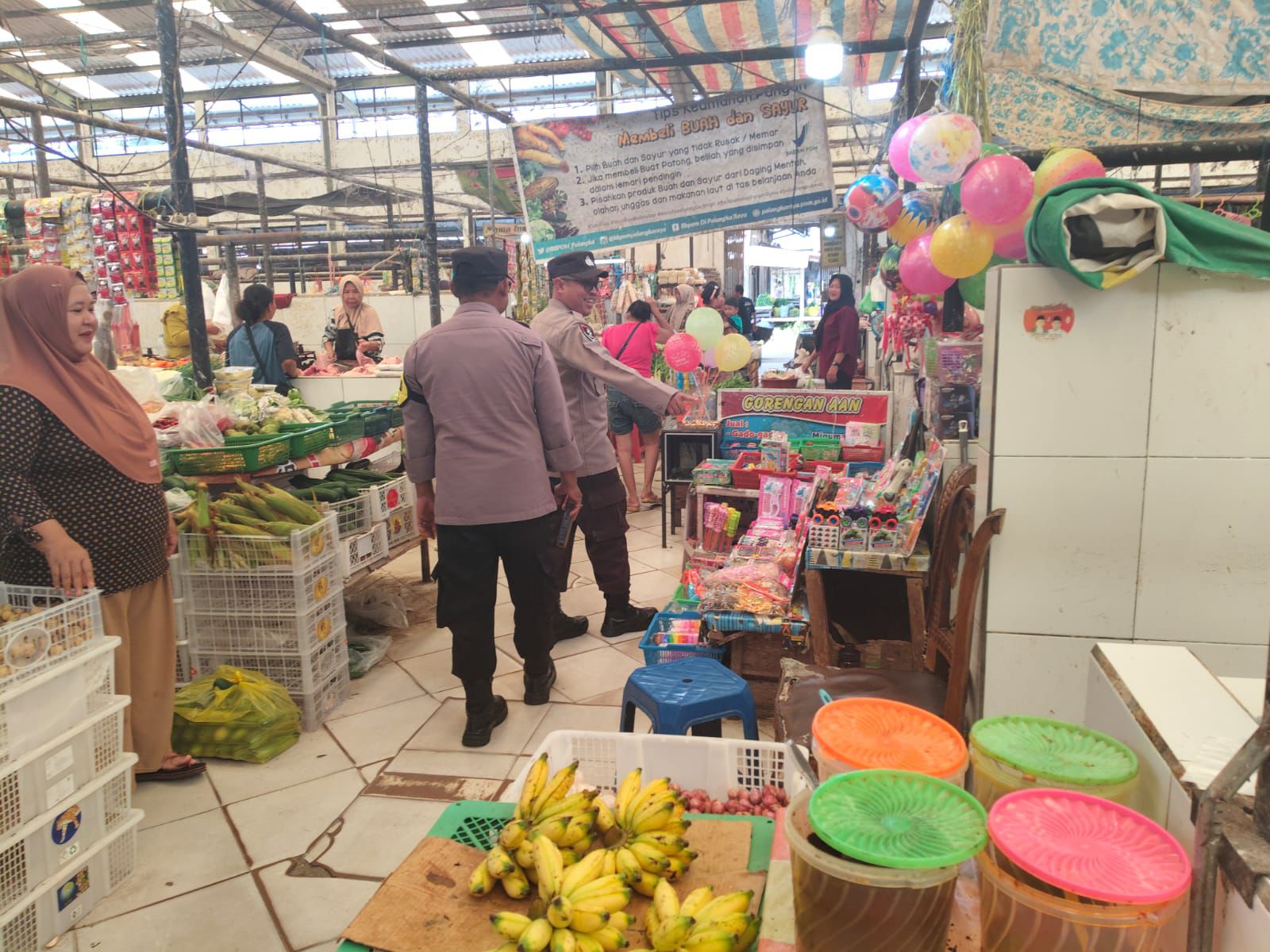 Polsek Bukit Batu Gelar Patroli Sambang ke Pasar Rakyat Tangkiling