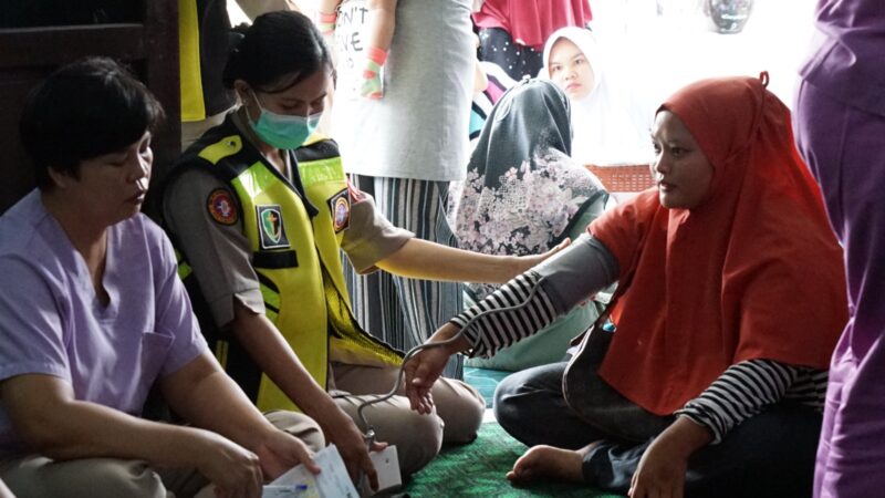Wujud Kepedulian terhadap Kesehatan Warga, Rumkit Bhayangkara Polda Kalteng Adakan Posyandu Keliling