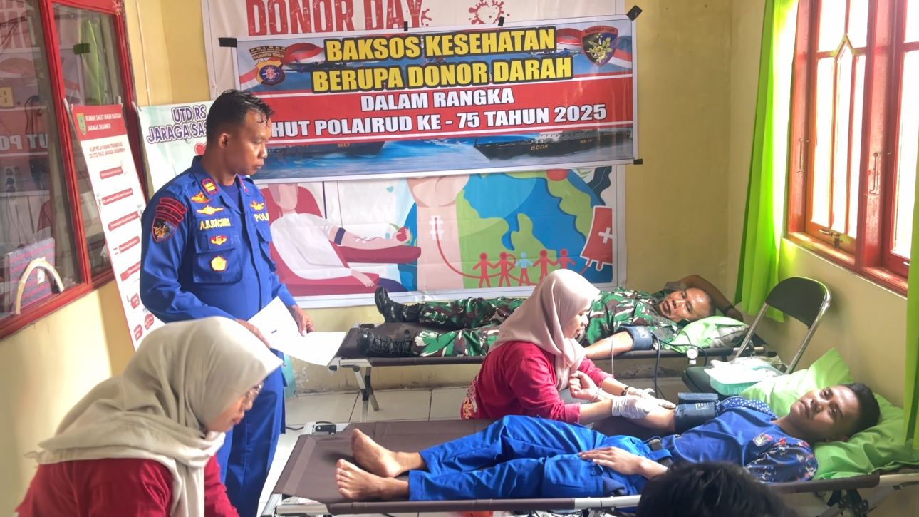 Sinergitas TNI POLRI Warnai Kegiatan Donor Darah Ditpolairud Polda Kalteng Jelang HUT Korps Polairud Ke-75