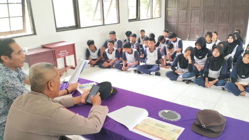 Polsek Bukit Batu Sosialisasikan Penerimaan Siswa SMA Kemala Taruna Bhayangkara di SMPN 5 Palangka Raya