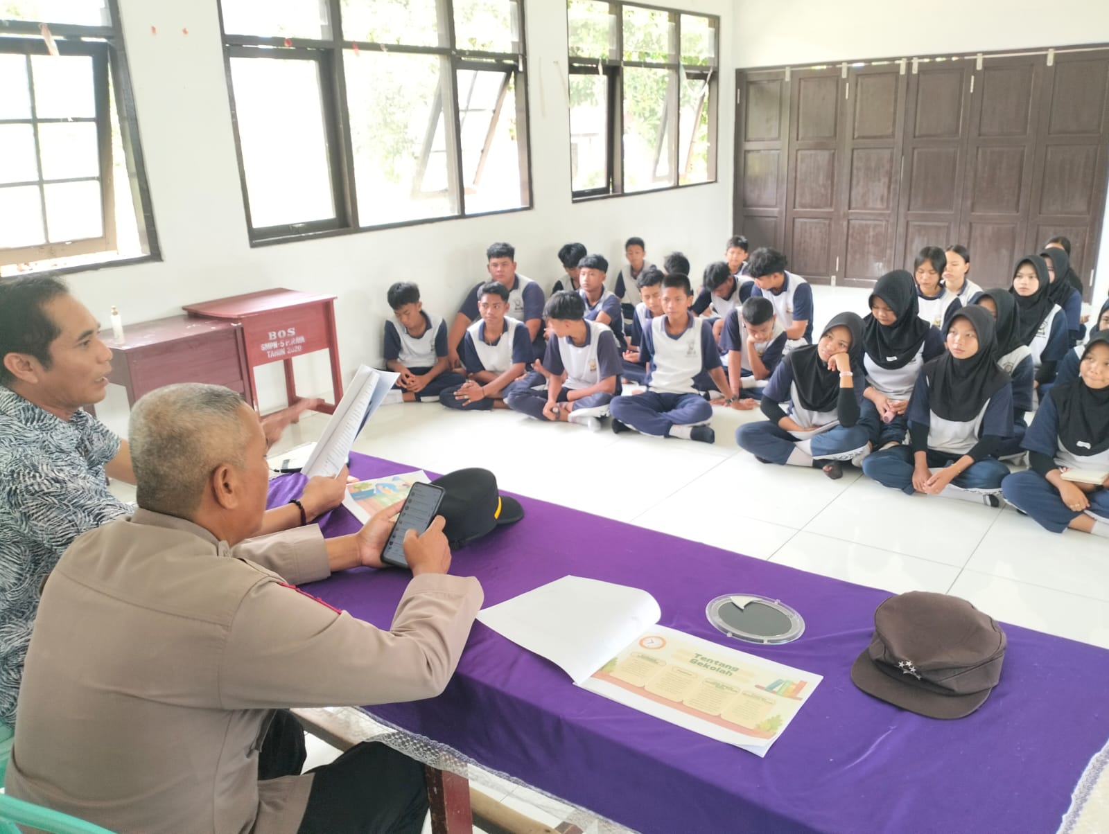 Polsek Bukit Batu Sosialisasikan Penerimaan Siswa SMA Kemala Taruna Bhayangkara di SMPN 5 Palangka Raya