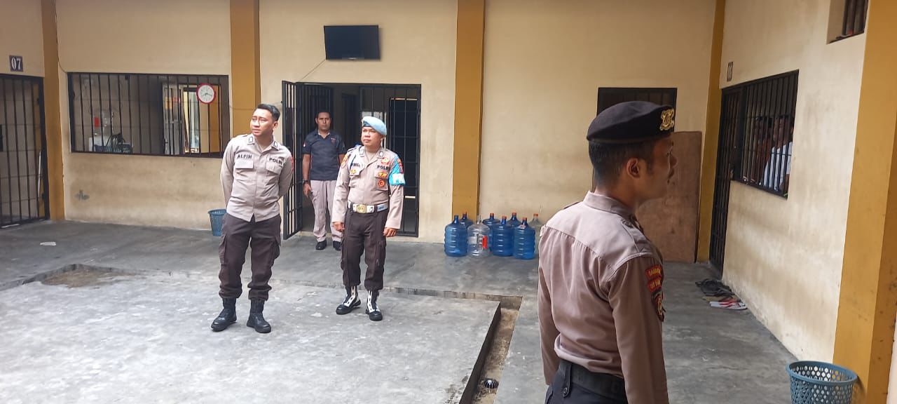 Usai Serah Terima, Pamapta III SPKT Polresta Palangka Raya Lakukan Pengecekan Tahanan di Rutan