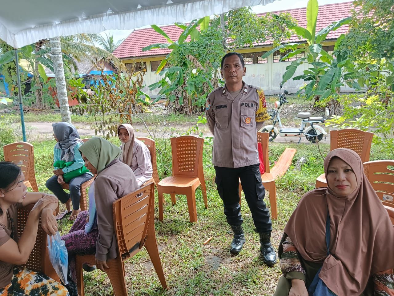 Polsek Sabangau Datangi Warganya di Jalan Mangkuraya dan Sampaikan Pesan Kamtibmas