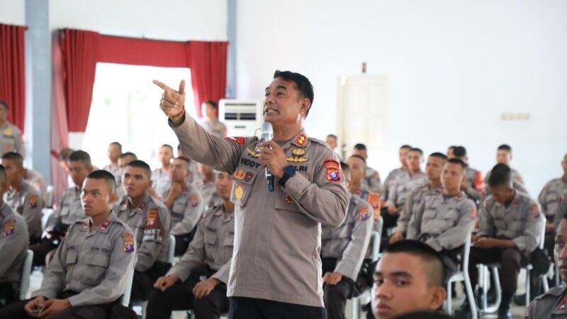 Bangun Generasi Polri Tangguh, Wadansatbrimob Kalteng Paparkan Sejarah dan Prestasi Brimob