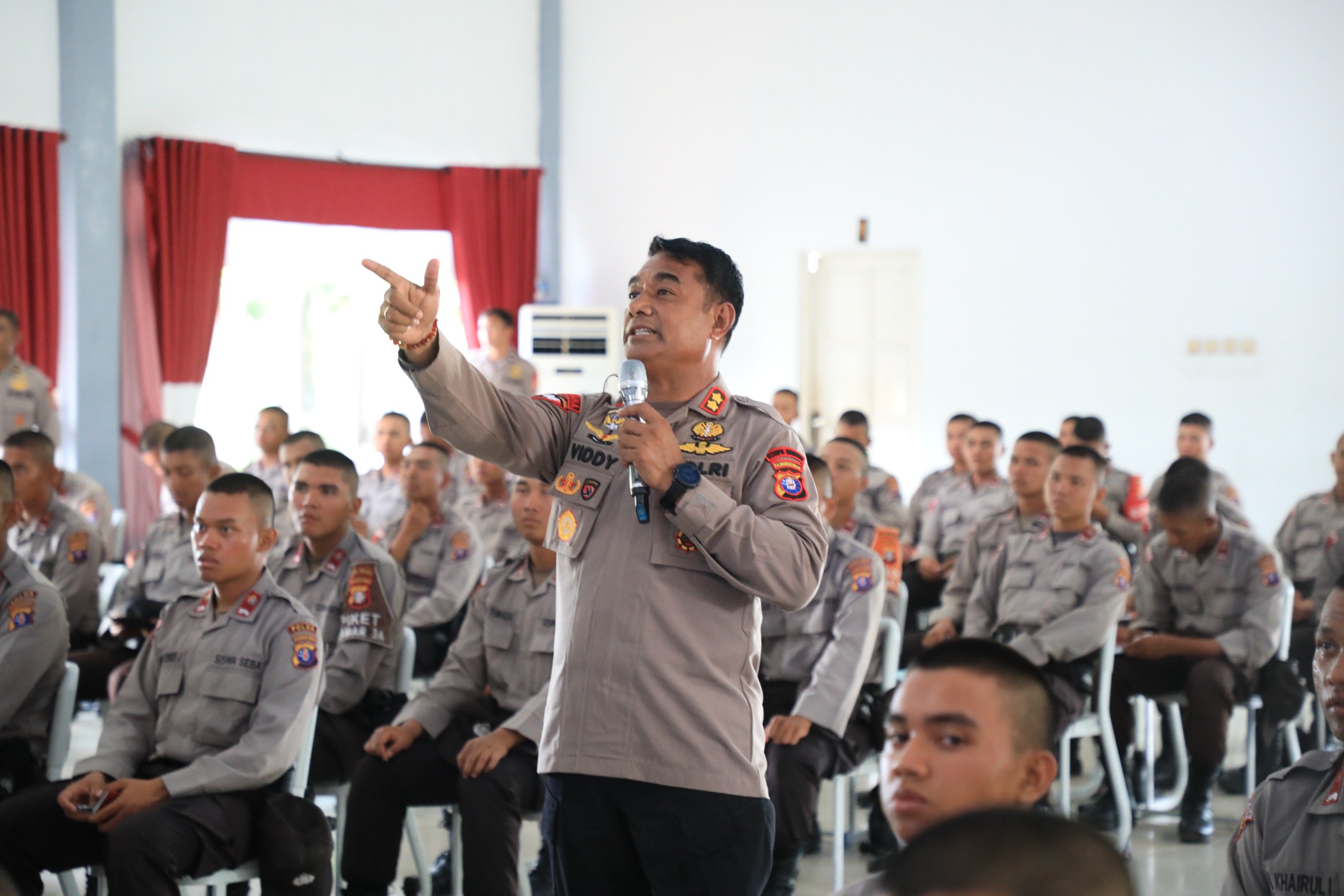 Bangun Generasi Polri Tangguh, Wadansatbrimob Kalteng Paparkan Sejarah dan Prestasi Brimob