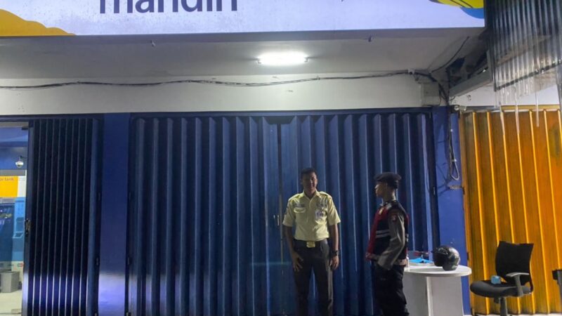 Alasan Keamanan, Patroli Satsamapta Polresta Palangka Raya Sambangi Kantor Bank Mandiri