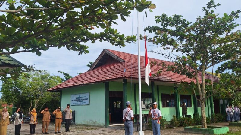 Polsek Sabangau Sampaikan Imbauan Kamtibmas Saat Jadi Pembina Upacara di SMA Muhammadiyah 2 Palangka Raya