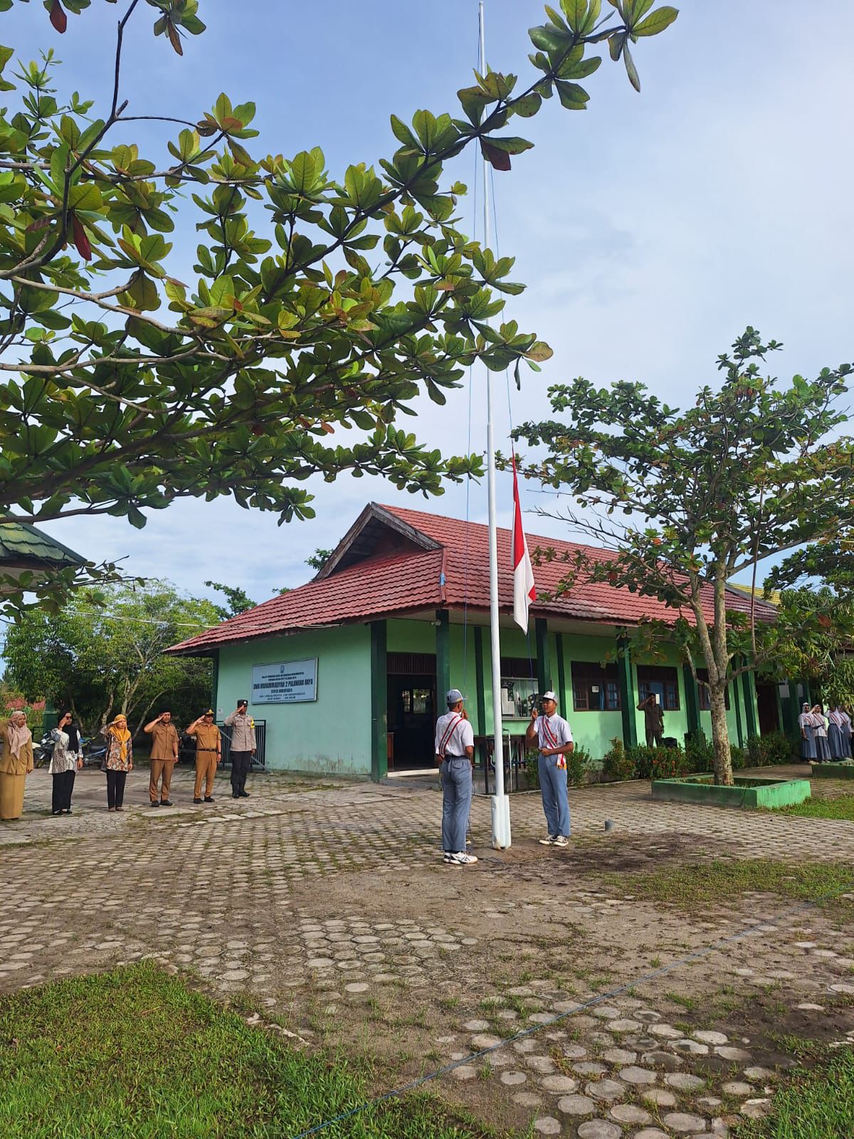 Polsek Sabangau Sampaikan Imbauan Kamtibmas Saat Jadi Pembina Upacara di SMA Muhammadiyah 2 Palangka Raya