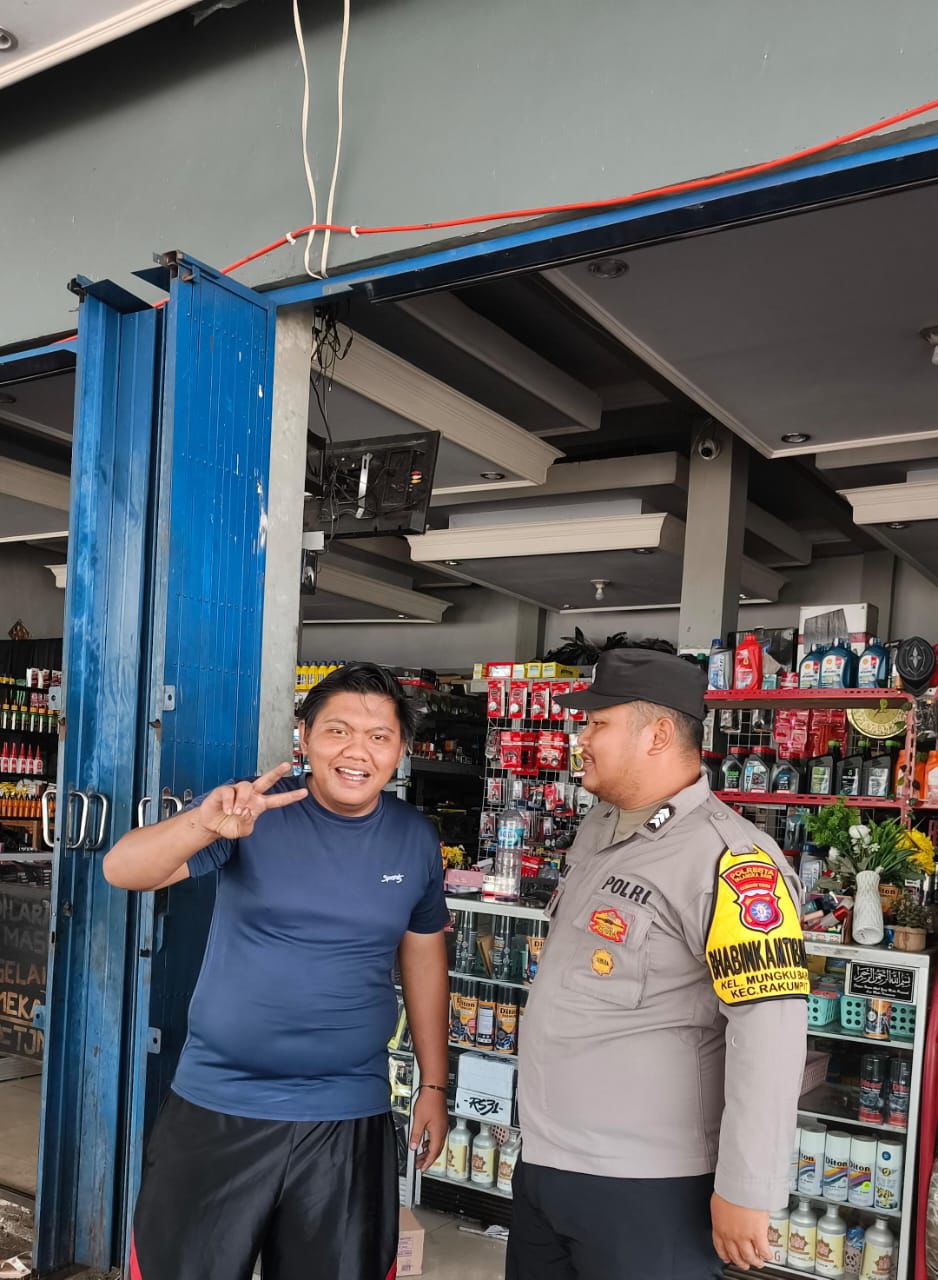 Patroli Dialogis Polsek Rakumpit Disambut Hangat Pemilik Bengkel Motor